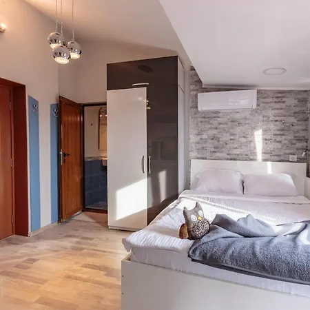 & Fotinov Guest house