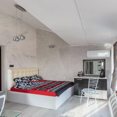 & Fotinov Vendégház